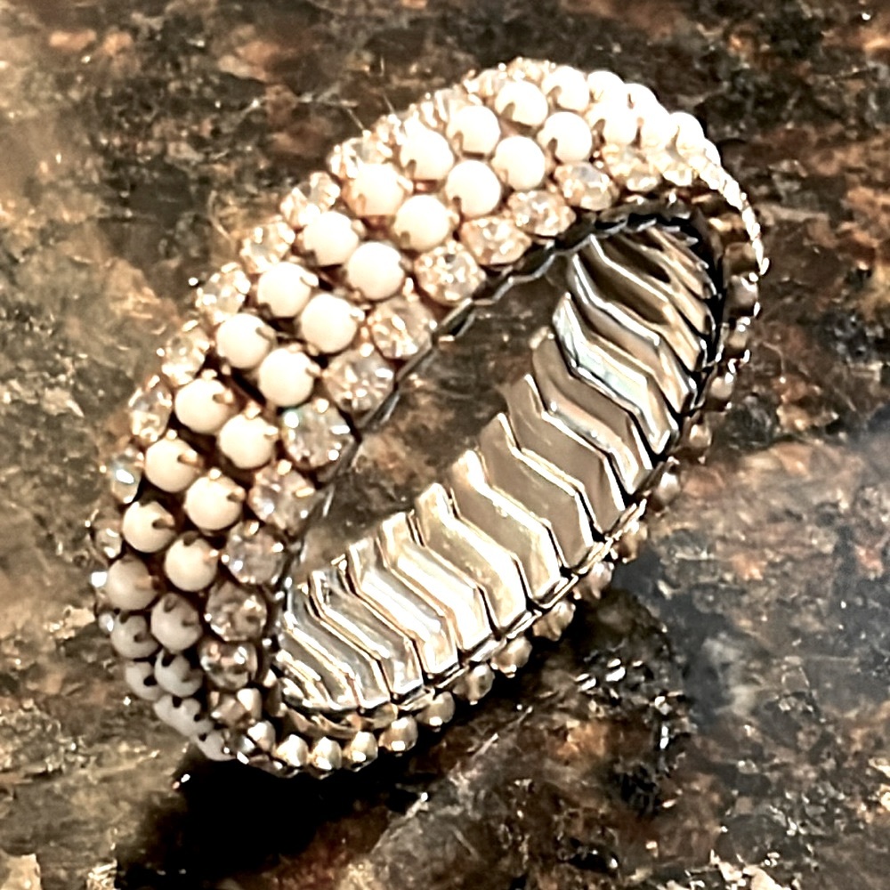 Vintage Hinkler stretch bracelet, beads/rhinestones